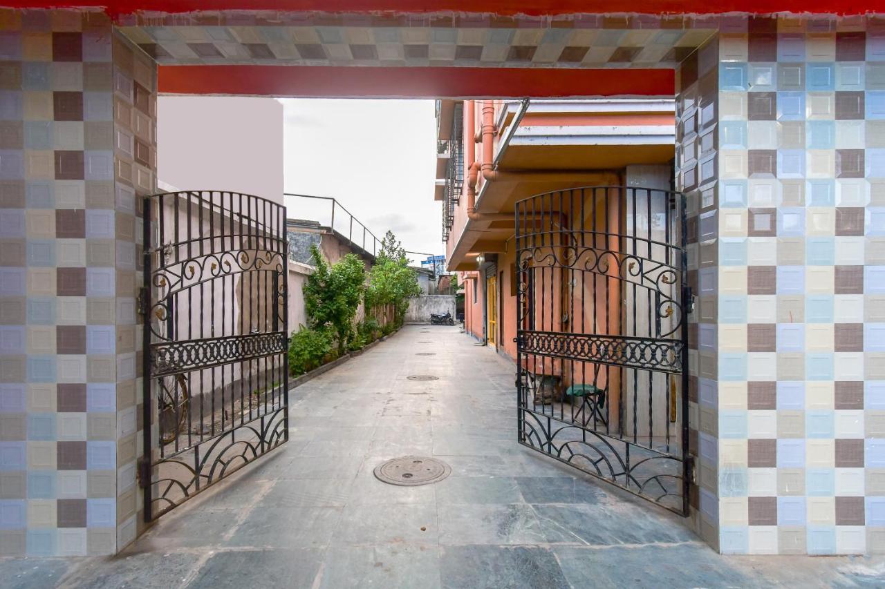 Hotel Blue Abedin Kolkata Bagian luar foto