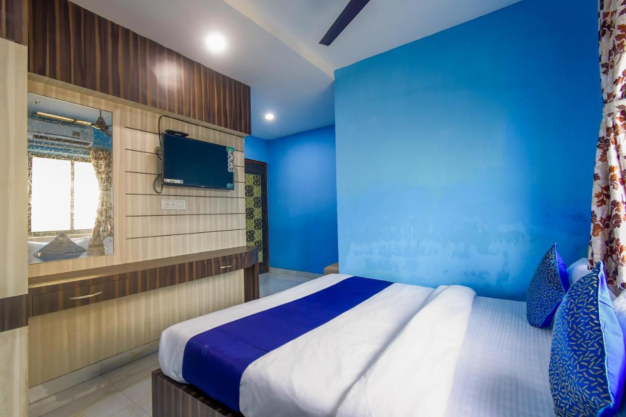 Hotel Blue Abedin Kolkata Bagian luar foto