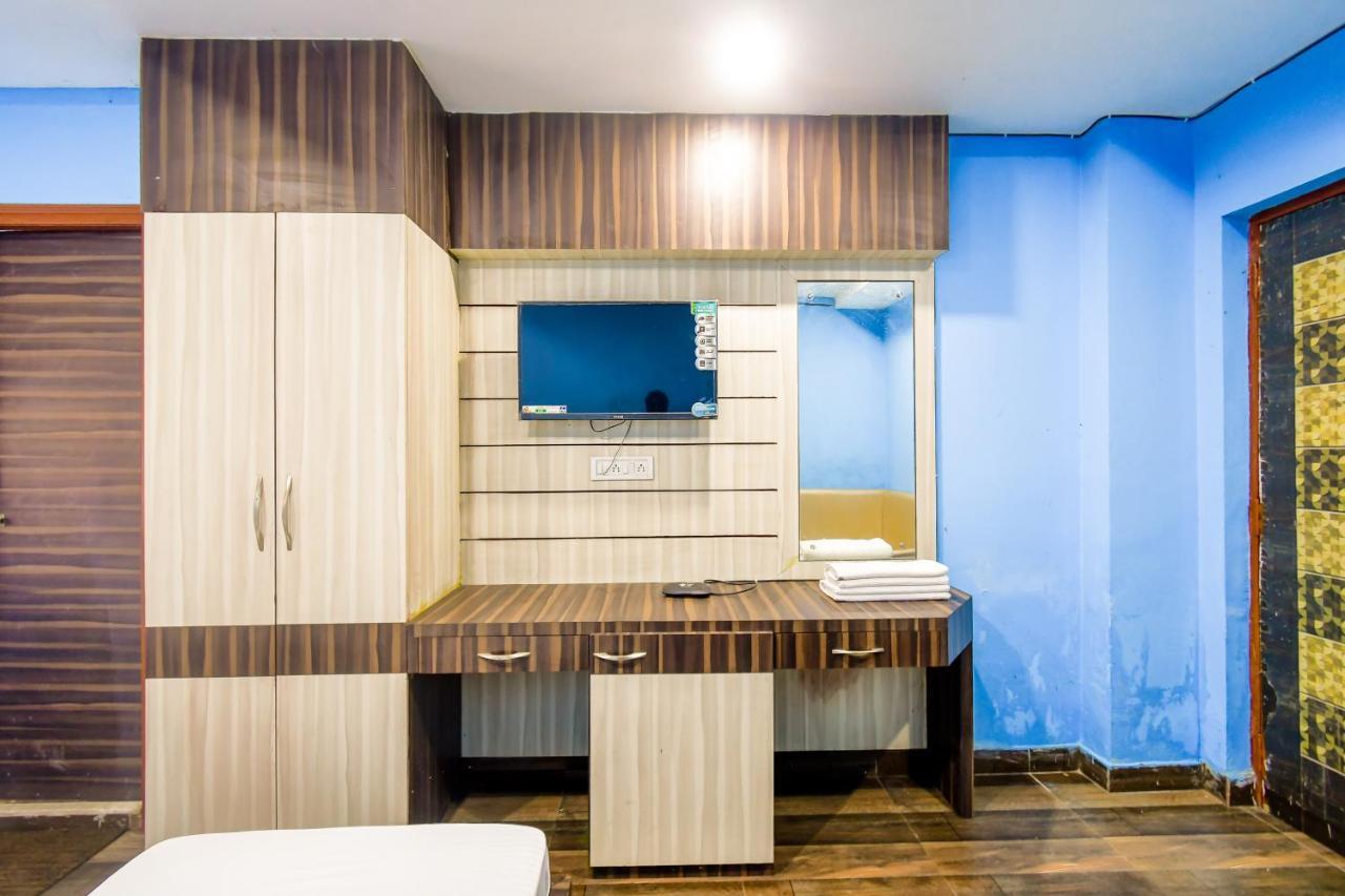 Hotel Blue Abedin Kolkata Bagian luar foto