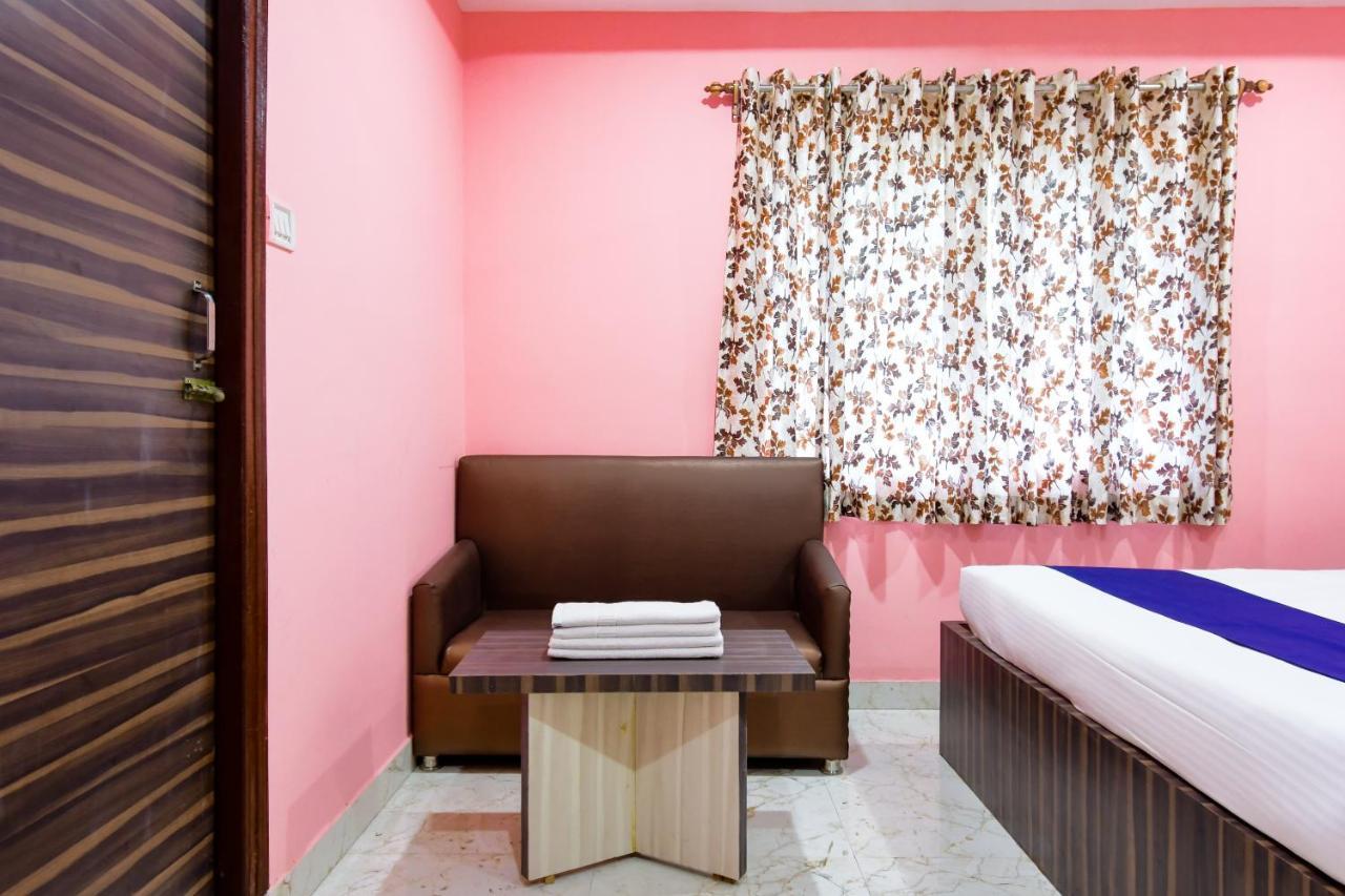 Hotel Blue Abedin Kolkata Bagian luar foto