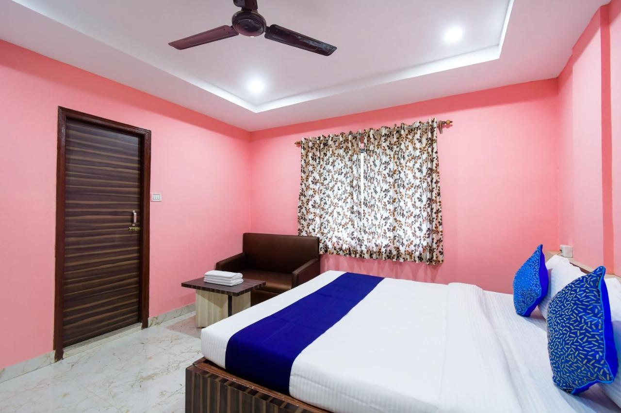 Hotel Blue Abedin Kolkata Bagian luar foto
