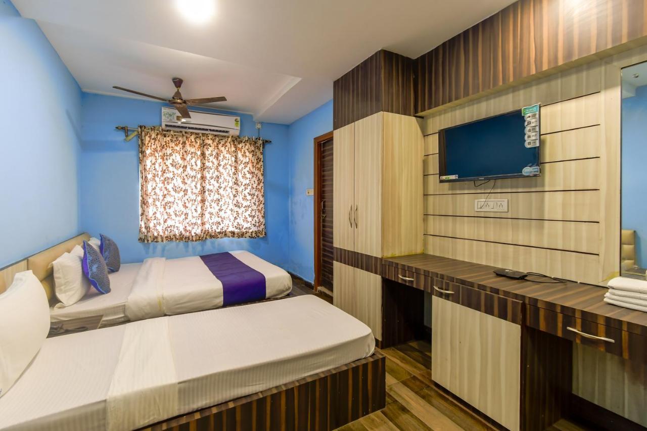 Hotel Blue Abedin Kolkata Bagian luar foto